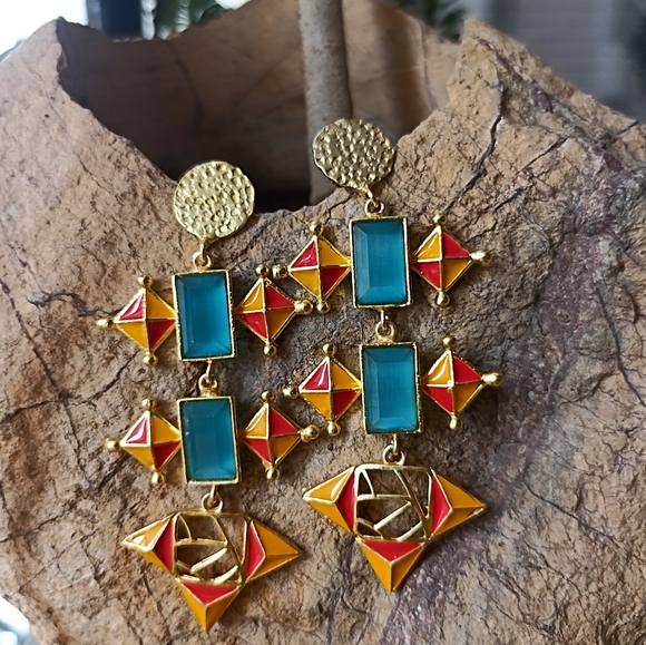 Handmade gold platted stone studded drop earrings - Picture 10 of 12